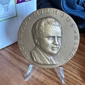 Collector, large medallions